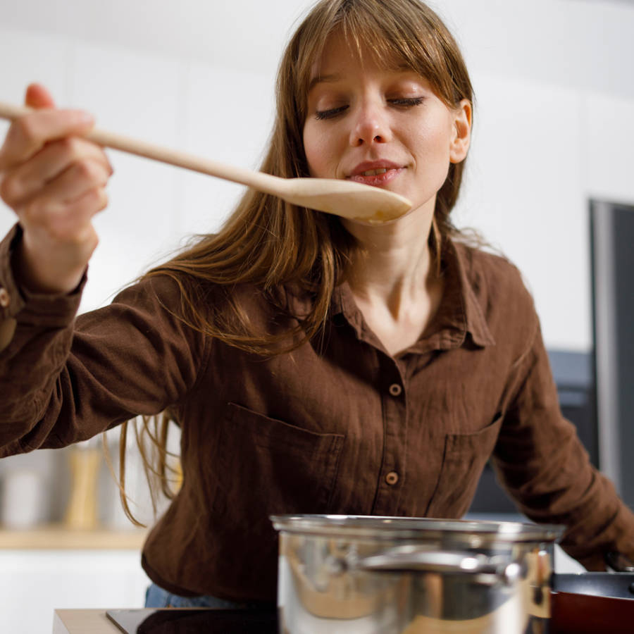 El alimento que jamás falta en la despensa del mayor experto en longevidad del mundo se cocina a fuego lento