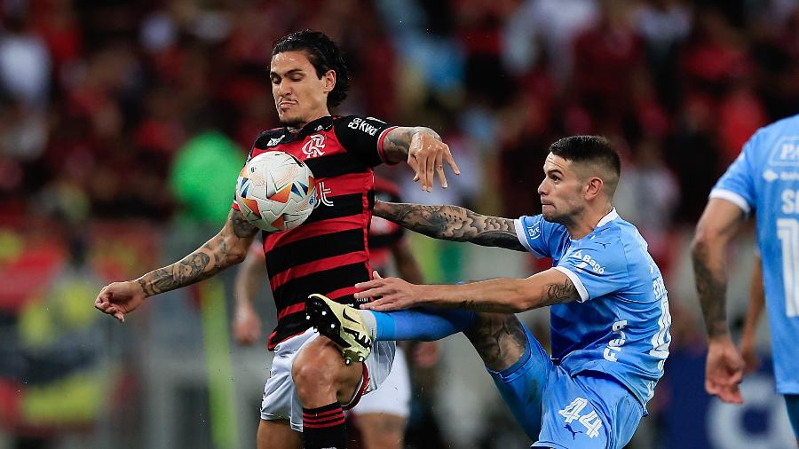Pedro em ação durante Flamengo x Bolívar, confronto da Libertadores