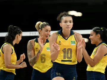 Brasil bate República Dominicana, vai à semi e segue imbatível por 3º ouro