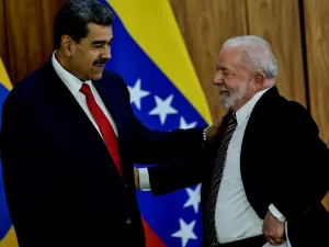 Oposição quer que Lula considere Maduro persona non grata no Brasil; entenda