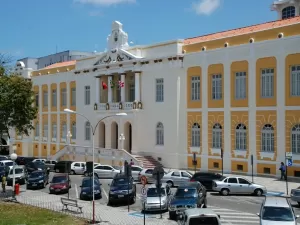 'Vai perder a guarda': servidoras viram rés por racismo contra mãe de santo