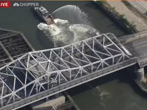 EUA: Ponte fica travada devido à onda de calor que atinge Nova York 