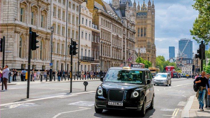 A London Black Cab (© alexsl/iStock)