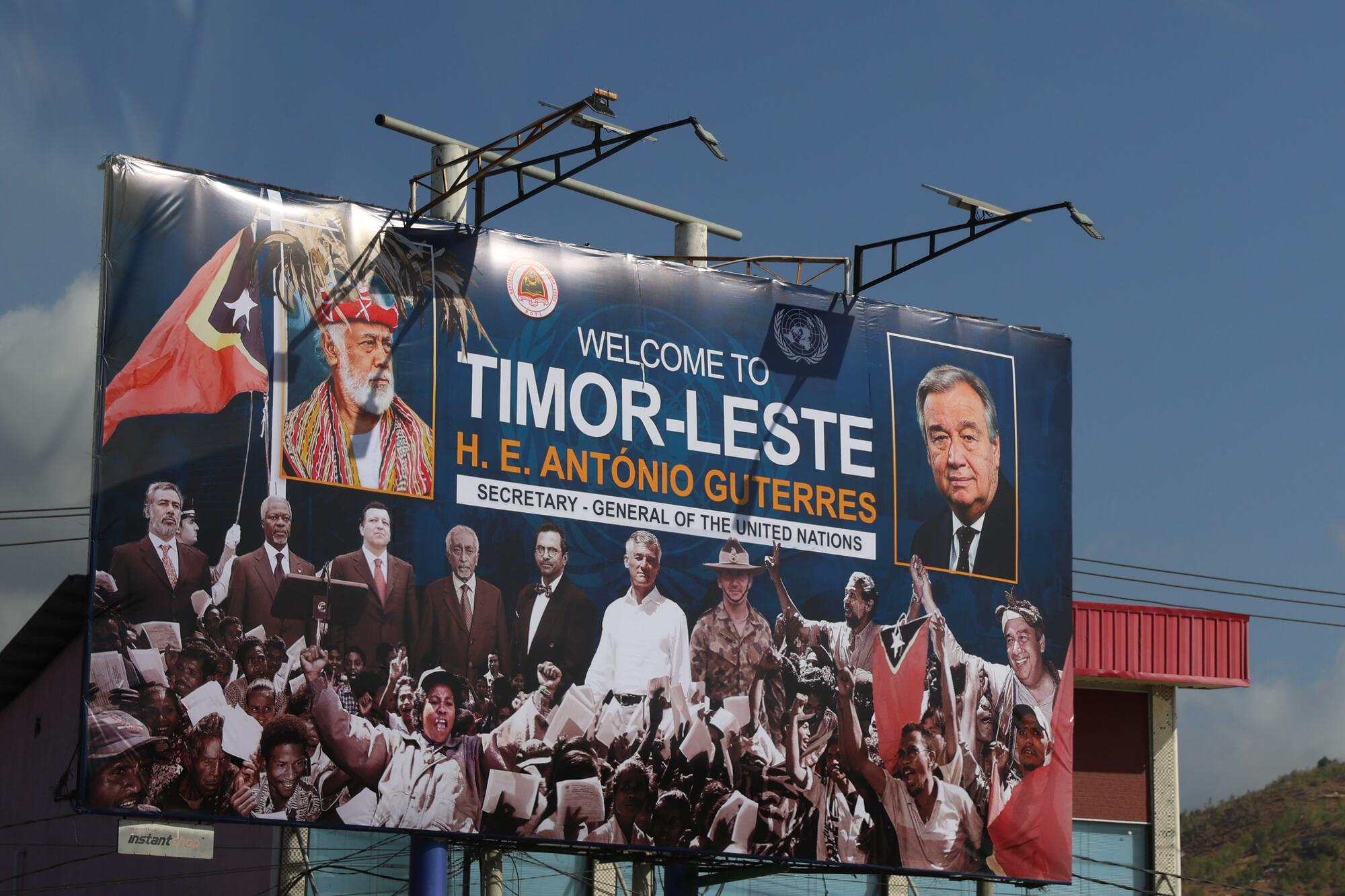 A sign welcoming Secretary-General António Guterres to Timor-Leste. 

The Secretary-General is visiting the country to take part in the commemoration of the 25th anniversary of the Popular Consultation.