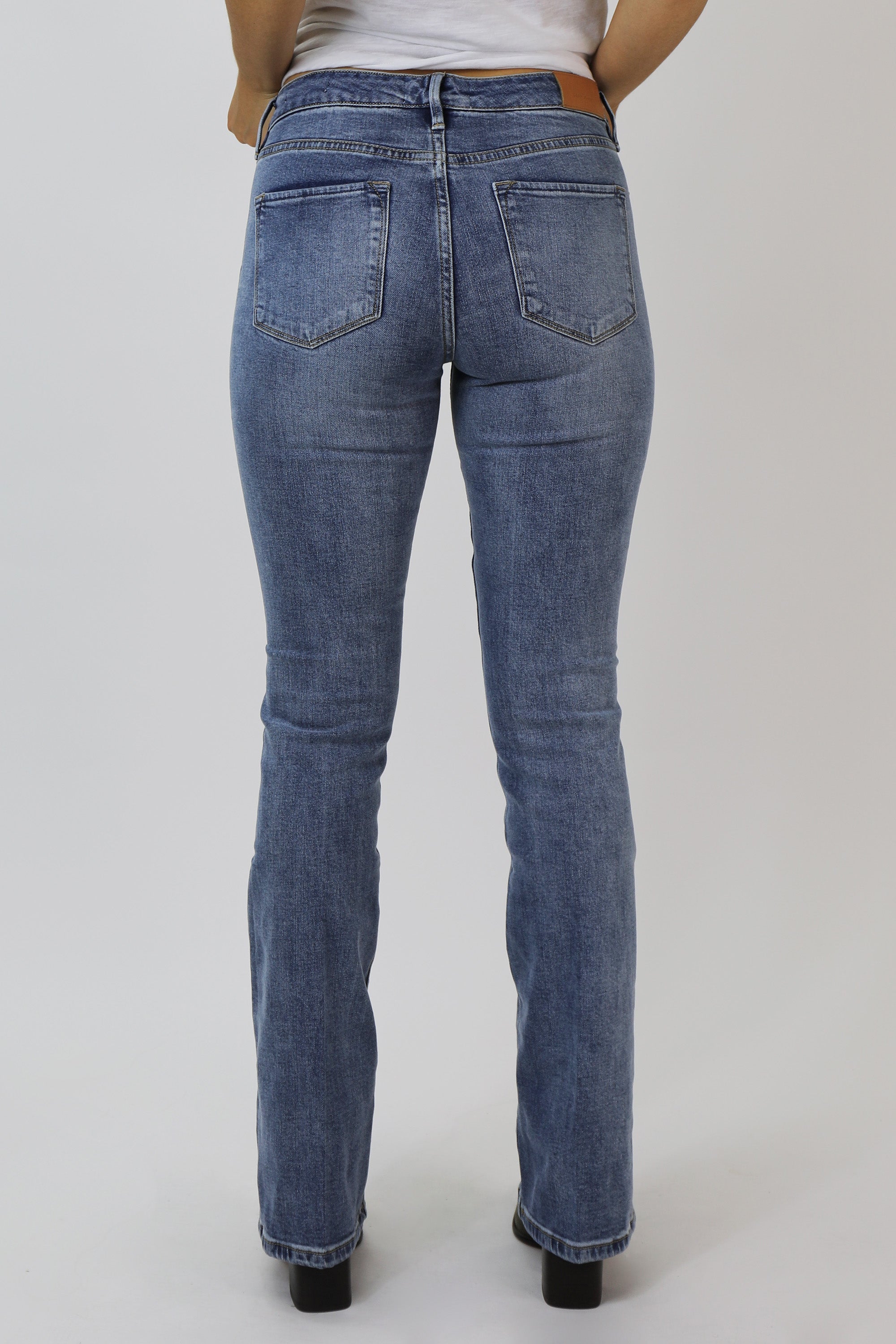 image of a female model wearing a JAXTYN HIGH RISE BOOTCUT JEANS WAIKIKI DEAR JOHN DENIM 