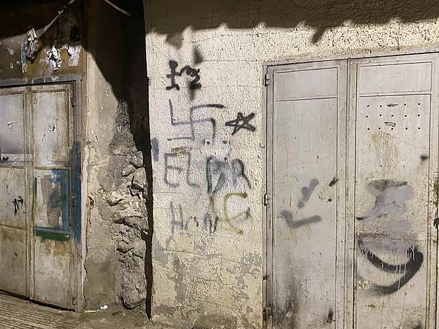 640px-Graffiti_of_a_swastika_on_a_building_in_the_Palestinian_city_Nablus