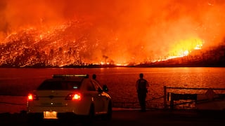 Northern California wildfire spreads and thousands are forced to evacuate