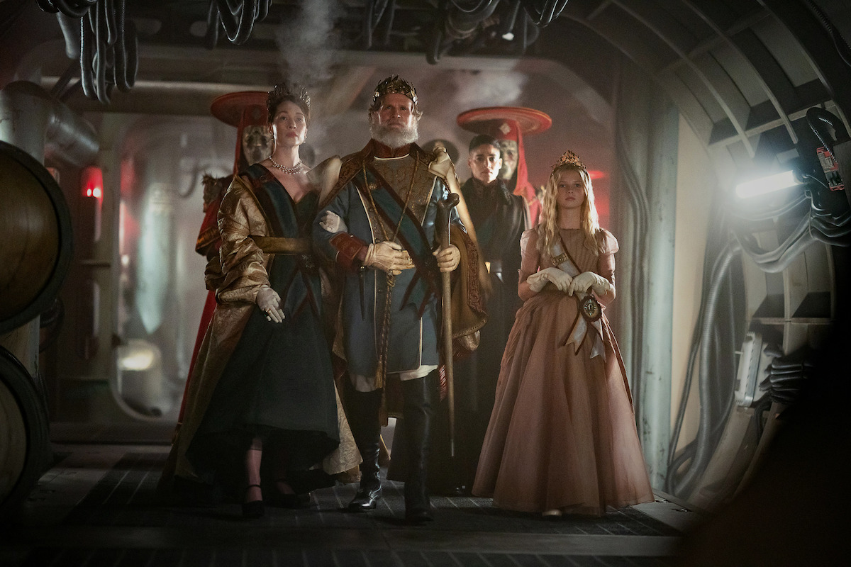 Rhian Rees as The Queen, Cary Elwes as The King, Sofia Boutella as Kora, and Stella Grace Fitzgerald as Princess Issa.