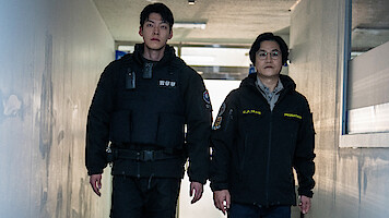 Officer Black Belt (L to R) Kim Woo-bin as Lee Jung-do, Kim Sung-kyun as Kim Sun-min in Officer Black Belt