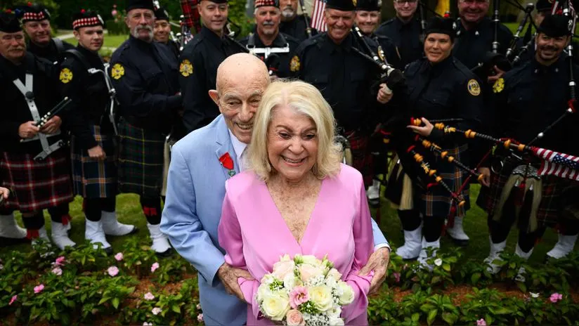 Veterano de la II Guerra Mundial de 100 años se casa en Normandía tras conmemoración del 'Día D' [FOTOS]