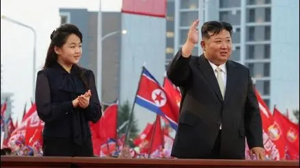 Después de dos meses, reapareció en público la enigmática hija de Kim Jong-un [FOTOS]