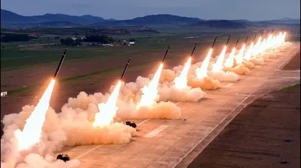 Corea del Norte realizó impresionante lanzamiento múltiple de cohetes [GALERÍA]
