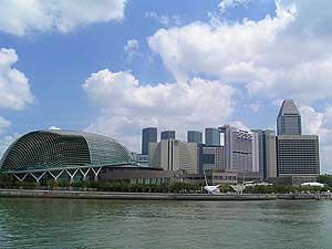 Los rascacielos se agolpan en el centro de Singapur.