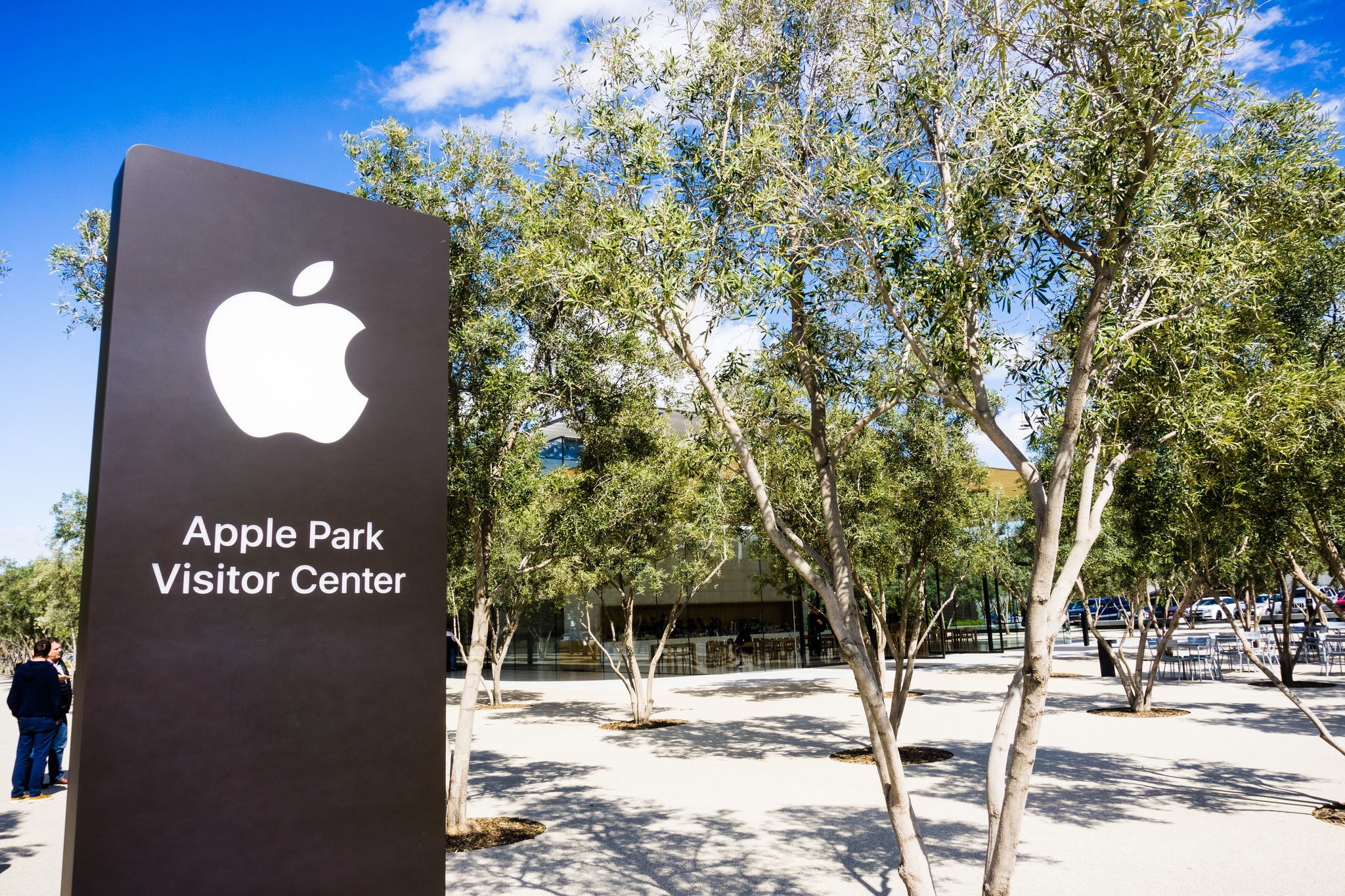 Logo de Apple en las sede de la empresa en em Cupertino, Silicon Valey, California.