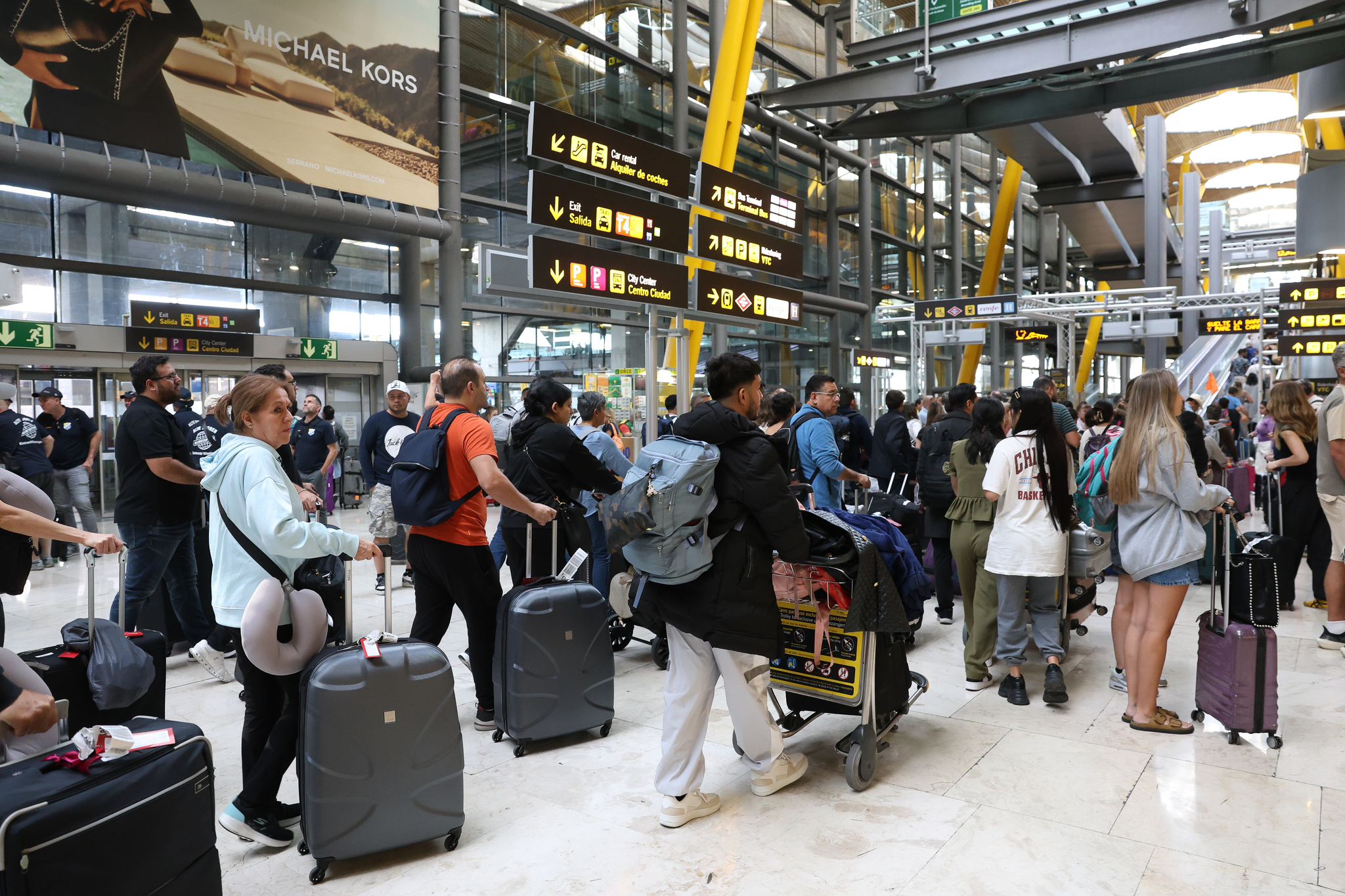 Imagen de archivo del aeropuerto de Madrid, cuya actividad ya est� un 9,3% por encima de antes de la pandemia.