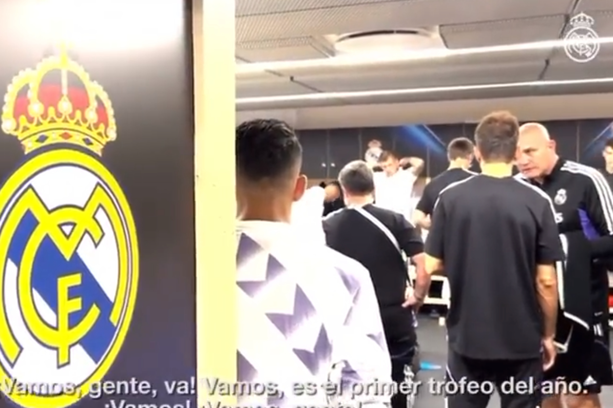 Los sonidos del vestuario del Madrid antes de ganar la Supercopa: discurso de Benzema, el grito de guerra...