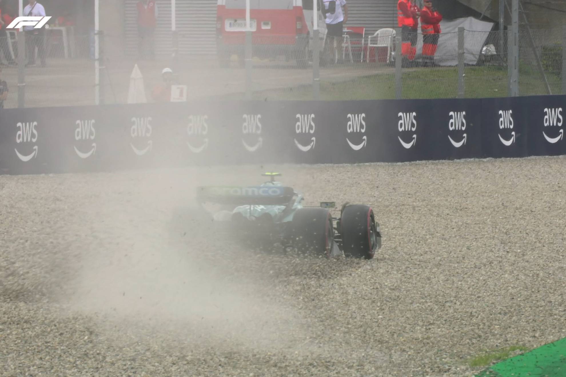 Alonso, en su salida de pista en la Q1 donde da�� el suelo de su coche.
