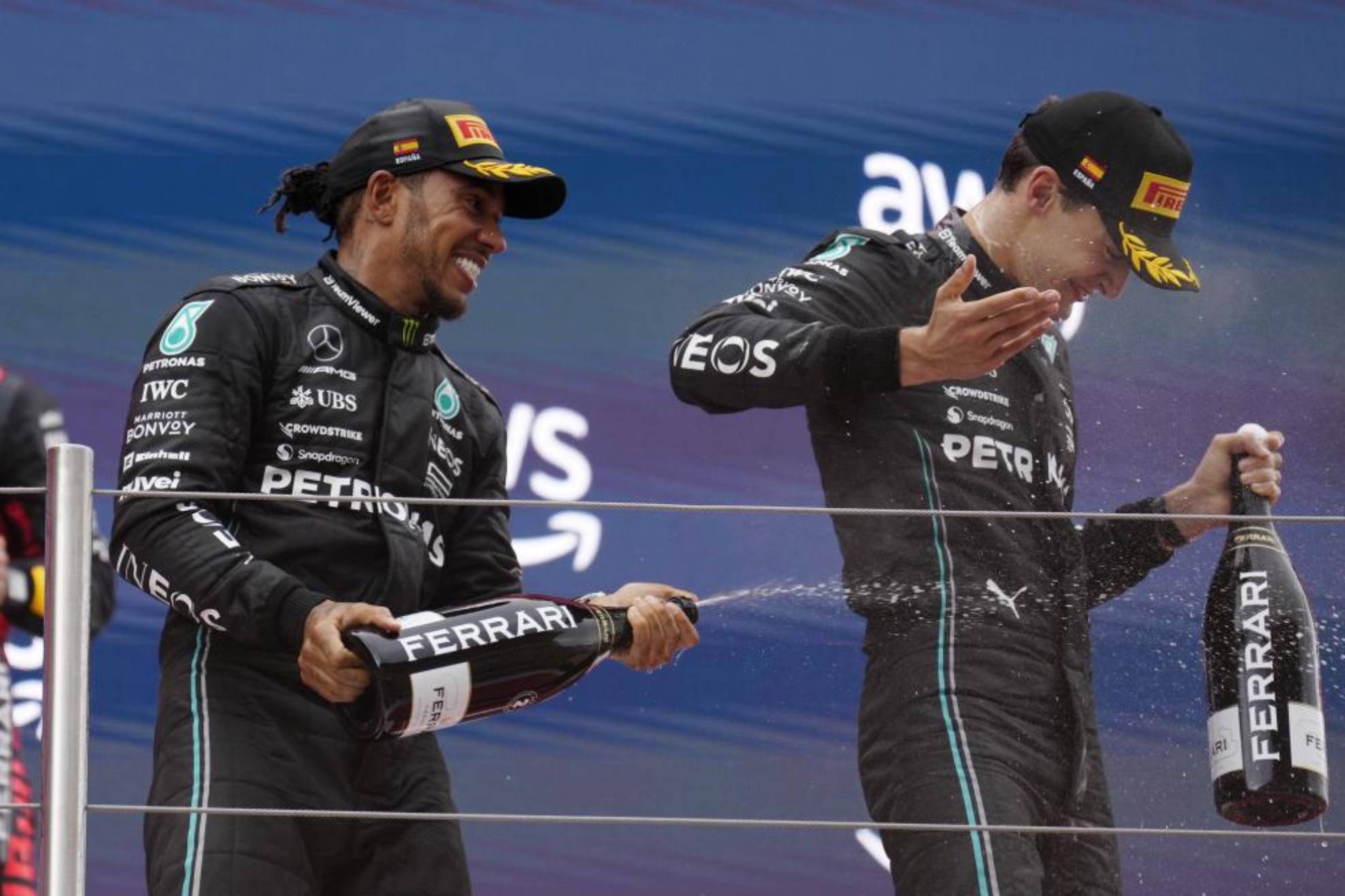 Hamilton y Russell, celebrando el doble podio del GP de Espa�a.