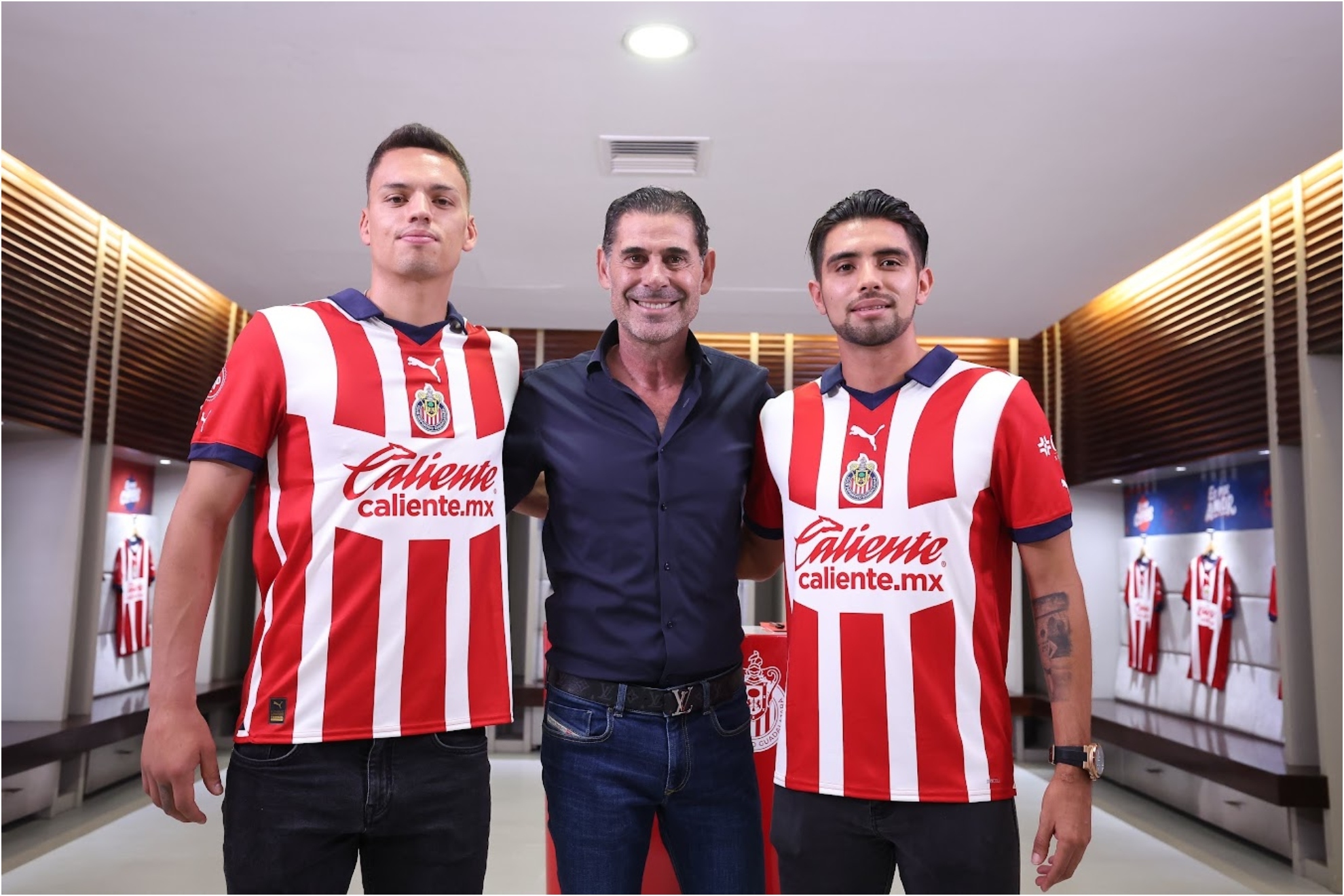 A la izquierda, �scar Whalley junto a Fernando Hierro y Ricardo Mar�n.