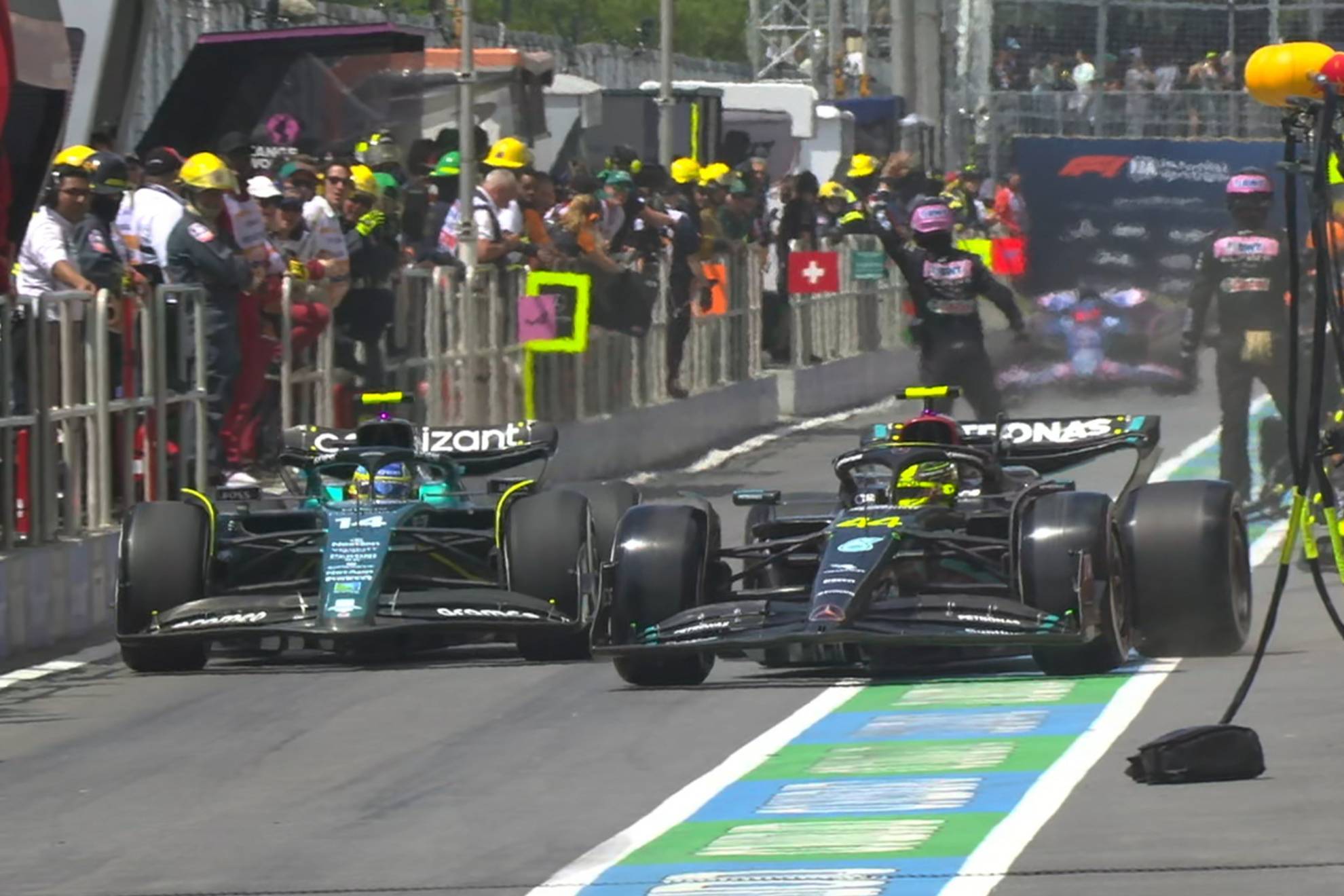 Momento en el que Hamilton cierra el paso a Alonso para volver por delante en el GP de Canad�.