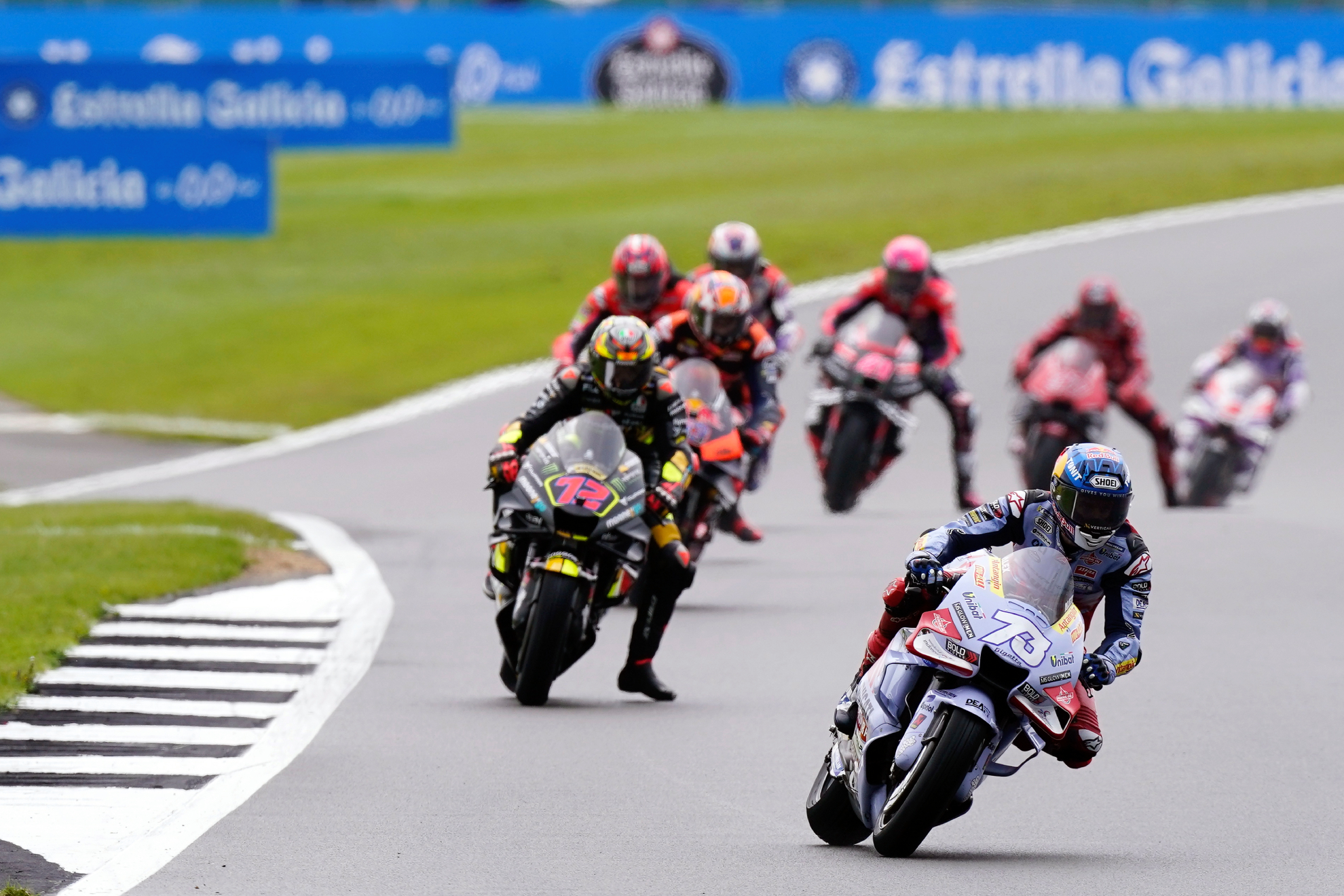 Aleix Espargar� gana la carrera del GP de Gran Breta�a de MotoGP