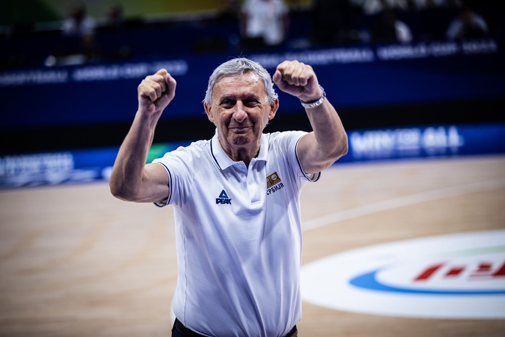 Svetislav Pesic celebra uno de los triunfos de Serbia durante el Mundial.