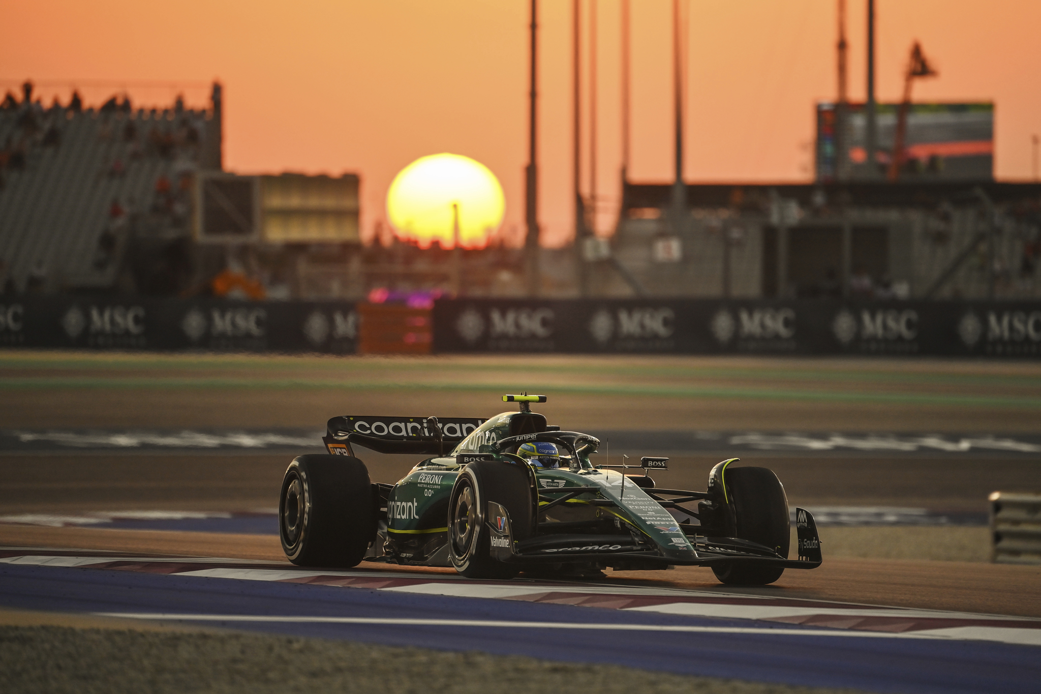 Carrera Sprint F1 del GP de Qatar: a qu� hora es y d�nde ver hoy en TV y online a Sainz y Alonso en directo