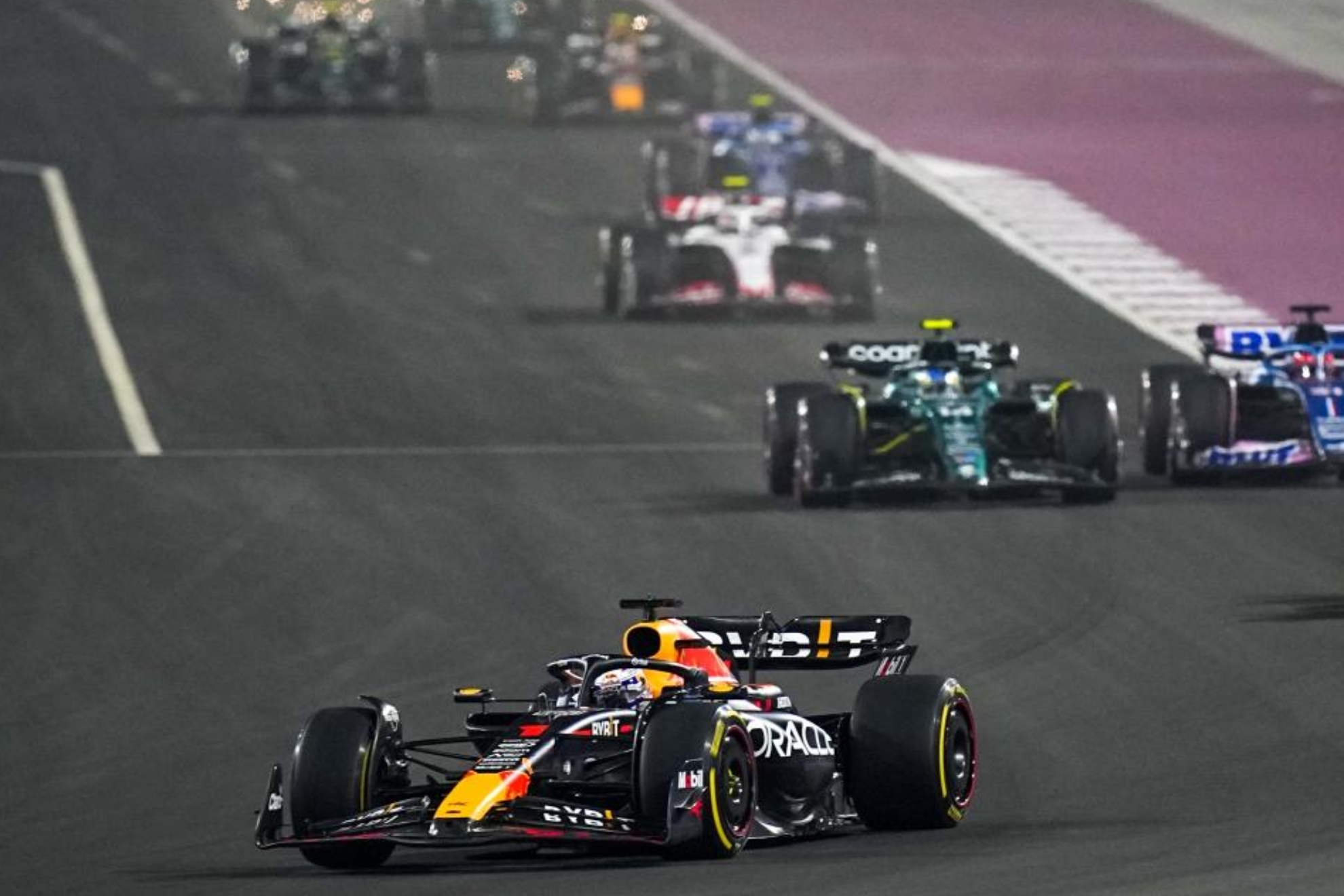 Verstappen y Alonso, durante la carrera Sprint del s�bado.