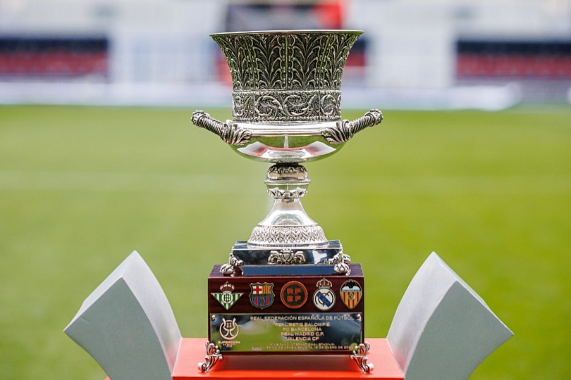 Trofeo de la Supercopa de Espa�a: historia,  qui�n lo dise�a, medidas, peso y materiales