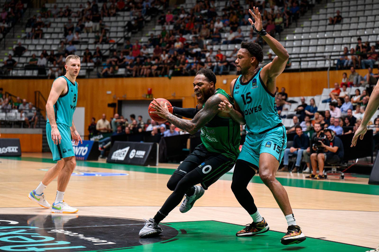 Deshaun Thomas hace una entrada a canasta frente al Wolves Vilnius.