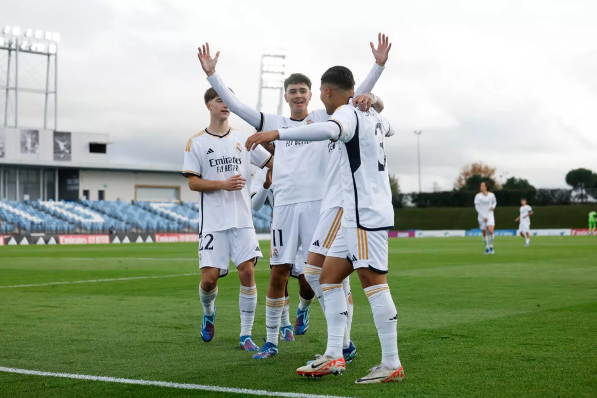 Hugo de Llanos celebra con los brazos abiertos a lo Bellingham uno de sus goles al N�poles.