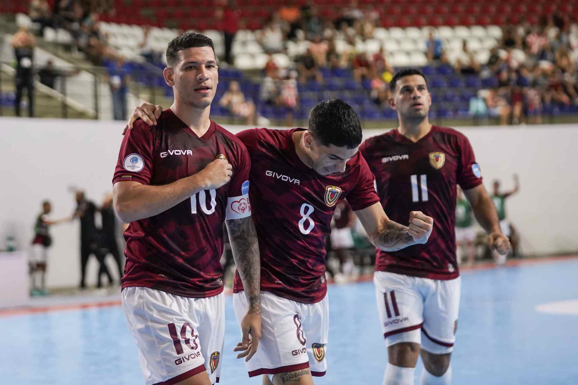 Rafael Morillo celebra el gol que abr�a el marcador