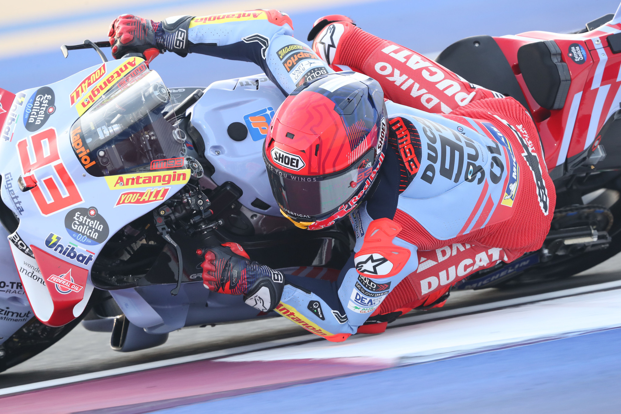 Marc M�rquez domina en el inicio en Portimao en una pista sucia