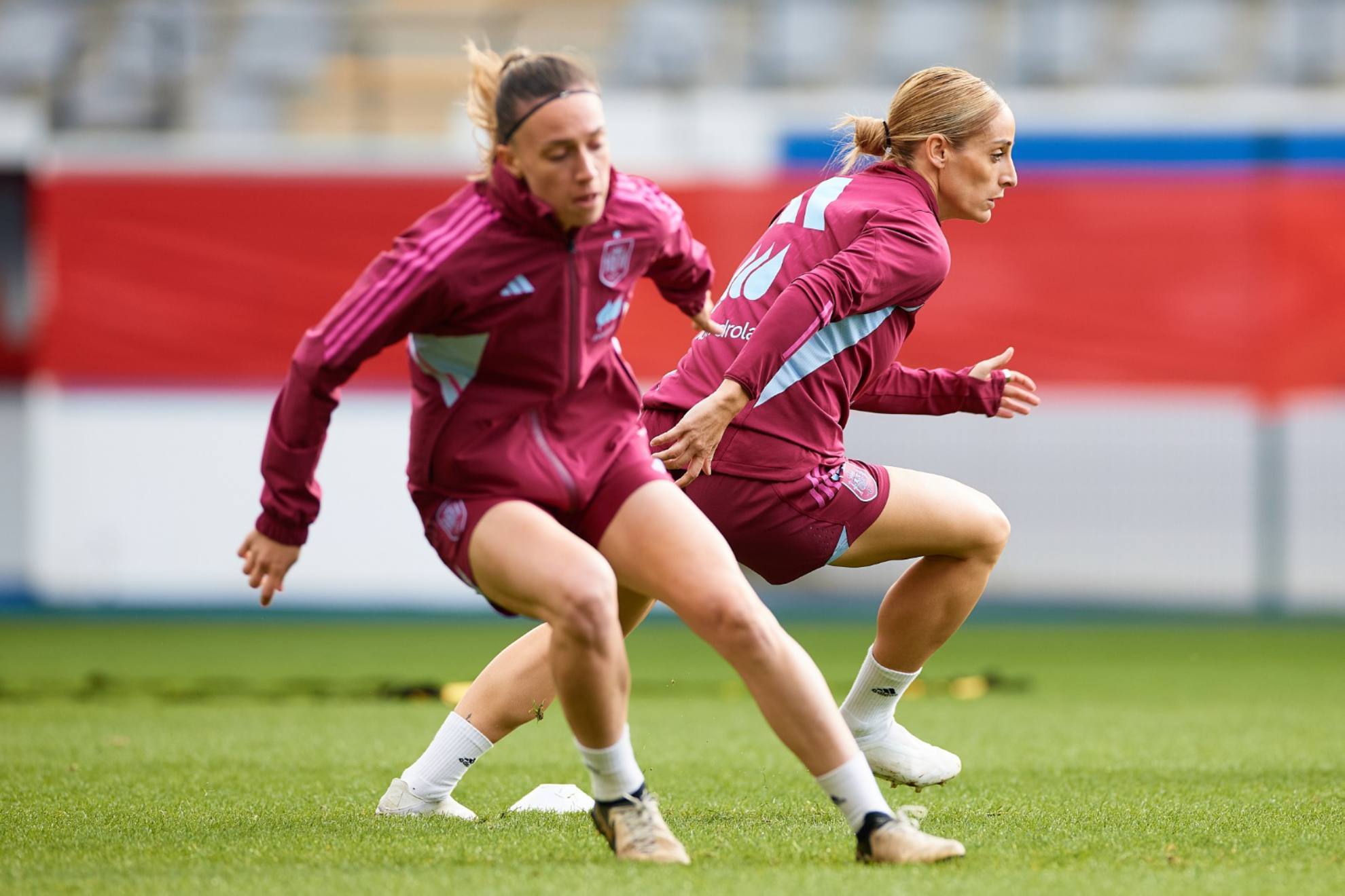 Eva Navarro y Esther Gonz�lez, durante un entrenamiento en Lovaina / RFEF