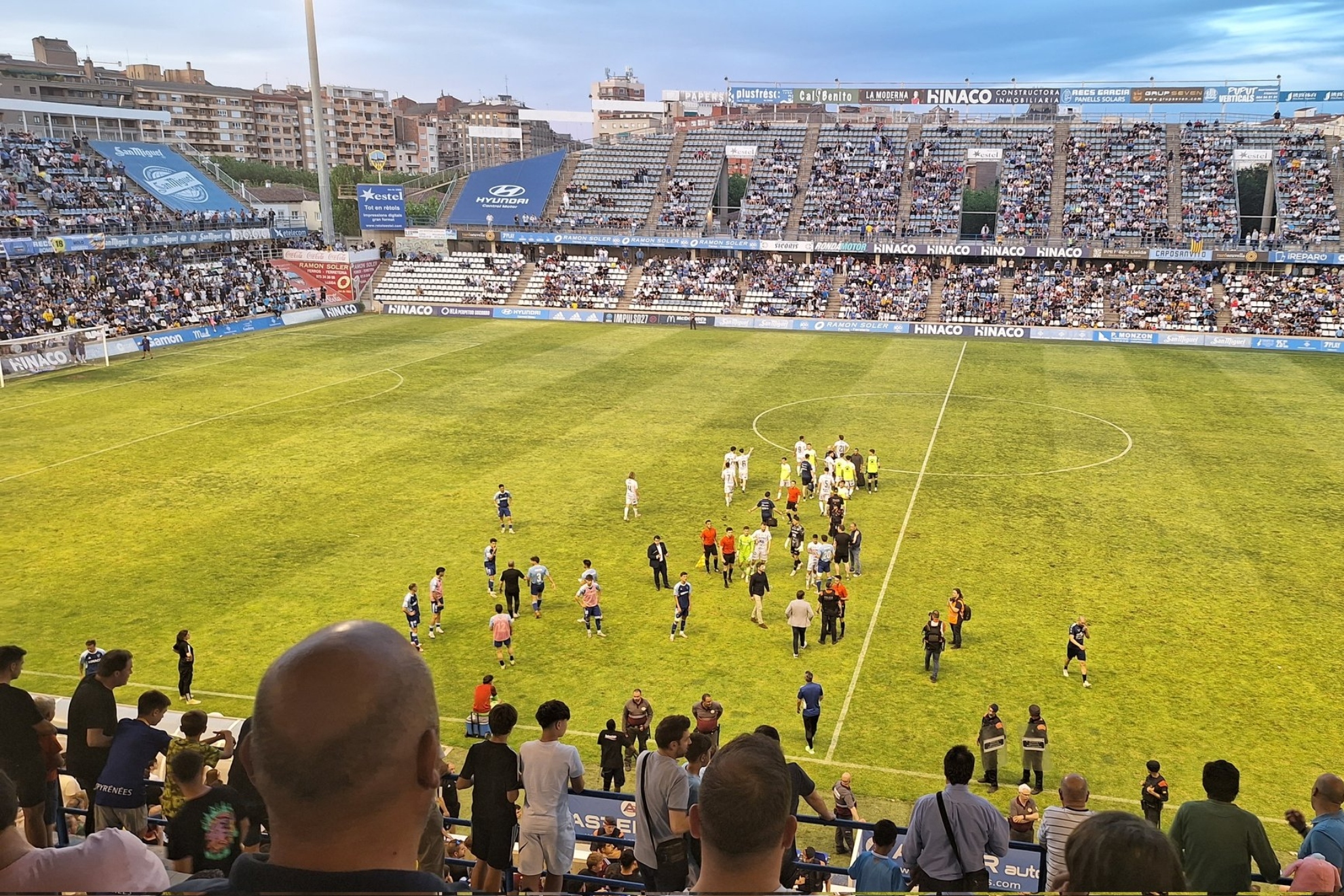 Suspenden un partido de los play offs a Primera RFEF por un botellazo al delegado del Yeclano en Lleida