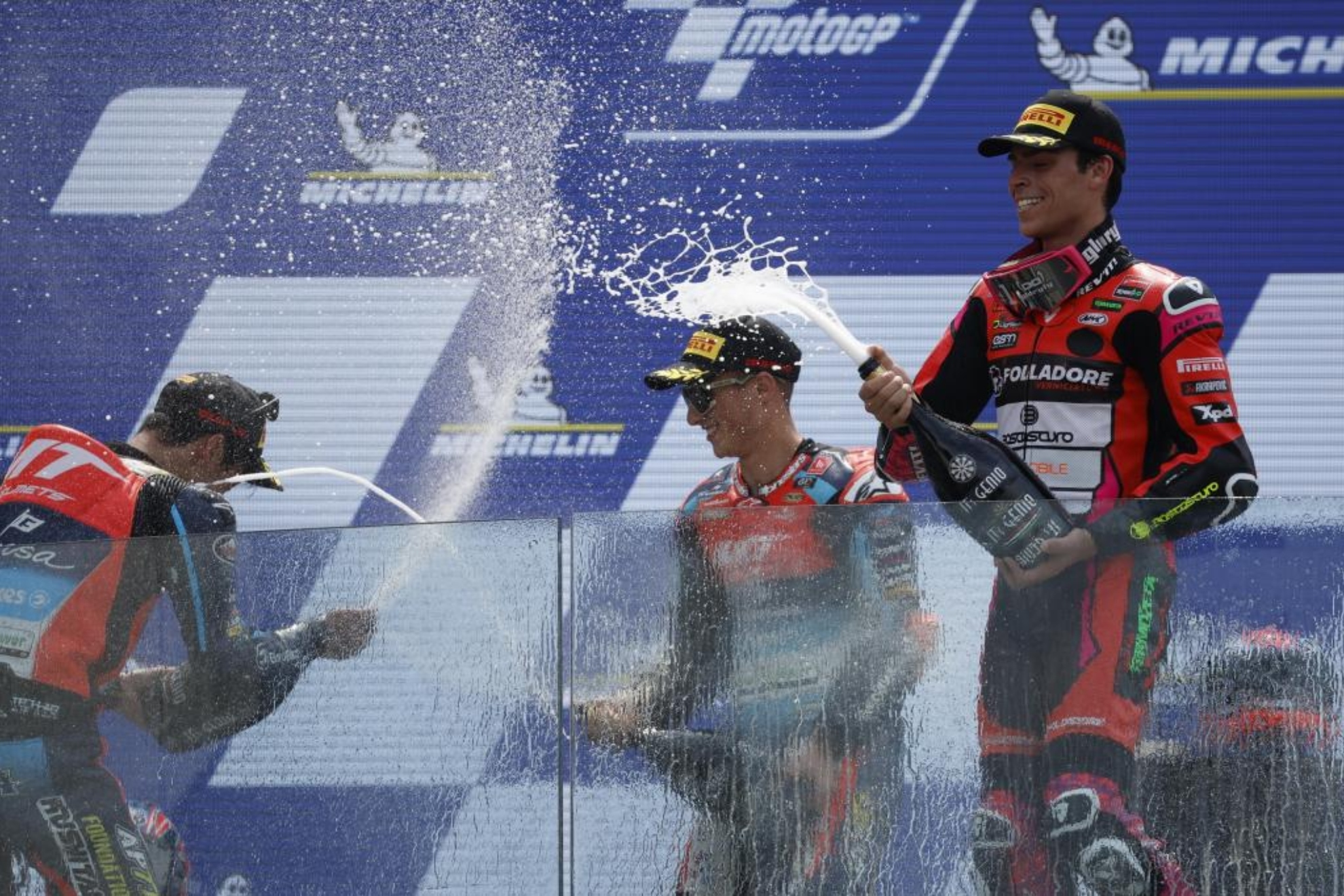 Ogura, Sergio Garc�a Dols y Alonso L�pez, en el podio de Moto2 de Le Mans.