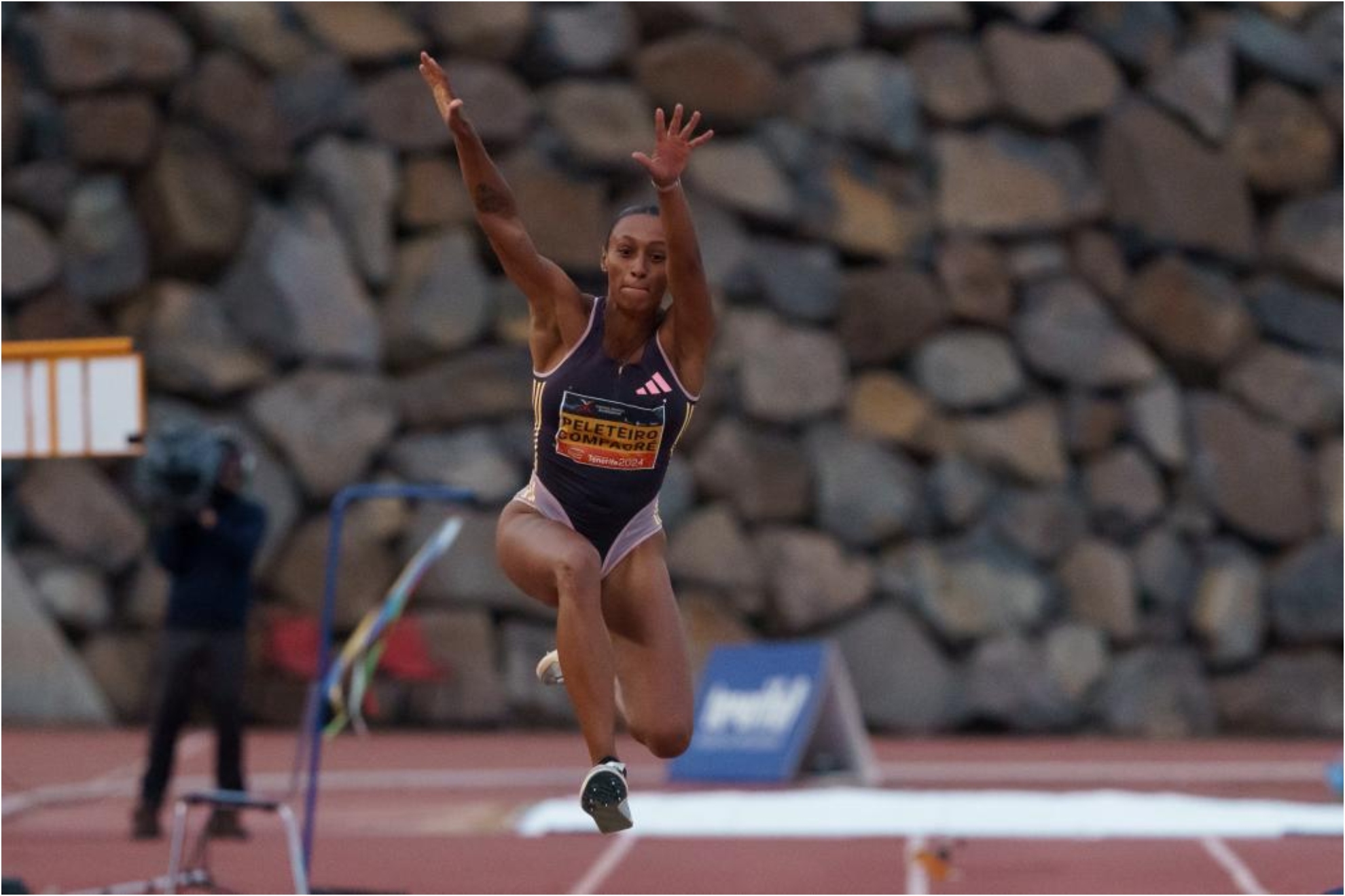 Ana Peleteiro gana en su debut al aire libre en Tenerife pese al viento y el fr�o