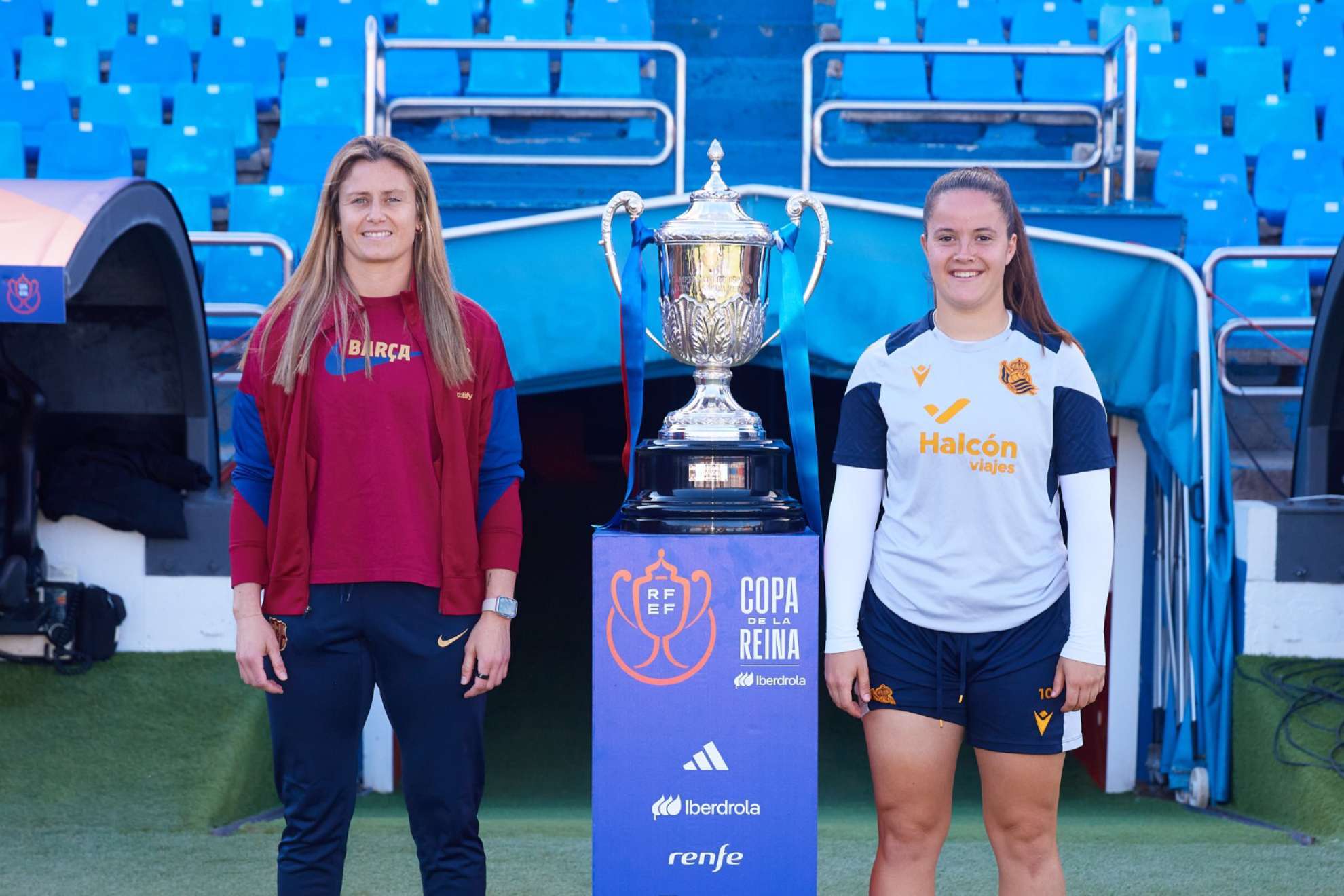 Sandra Pa�os y Nerea Eizagirre posan con la Copa de la Reina en La Romerada / RFEF