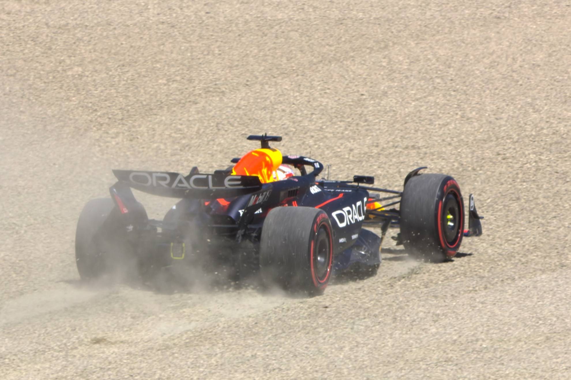 Verstappen, durante una de las m�ltiples salidas de pista que tuvo el viernes en Imola.