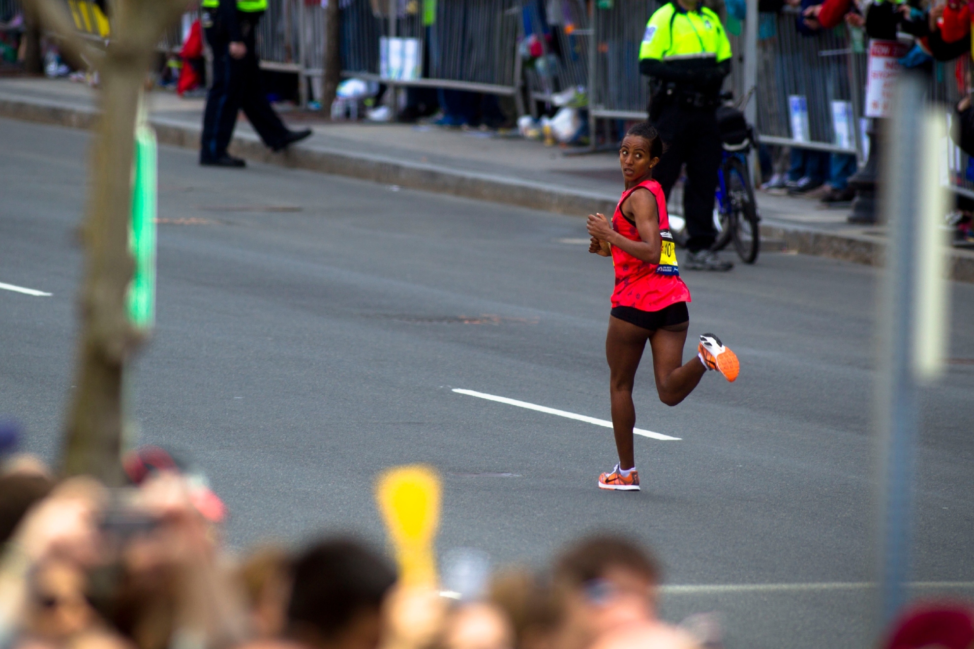 Buzunesh Deba, en el marat�n de Boston de 2014.