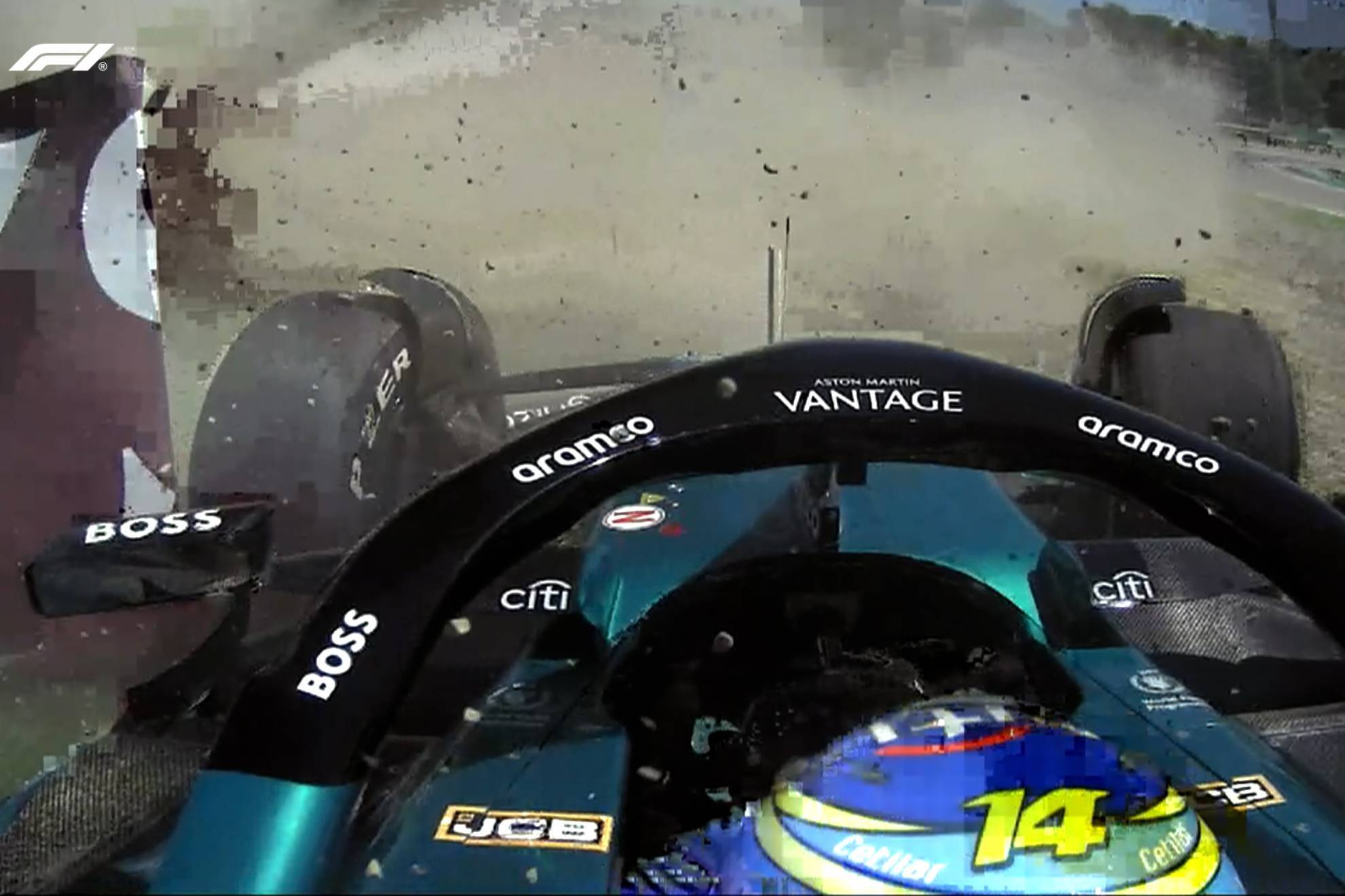 Alonso, en el momento de impactar con las barreras en la salida de la Rivazza.