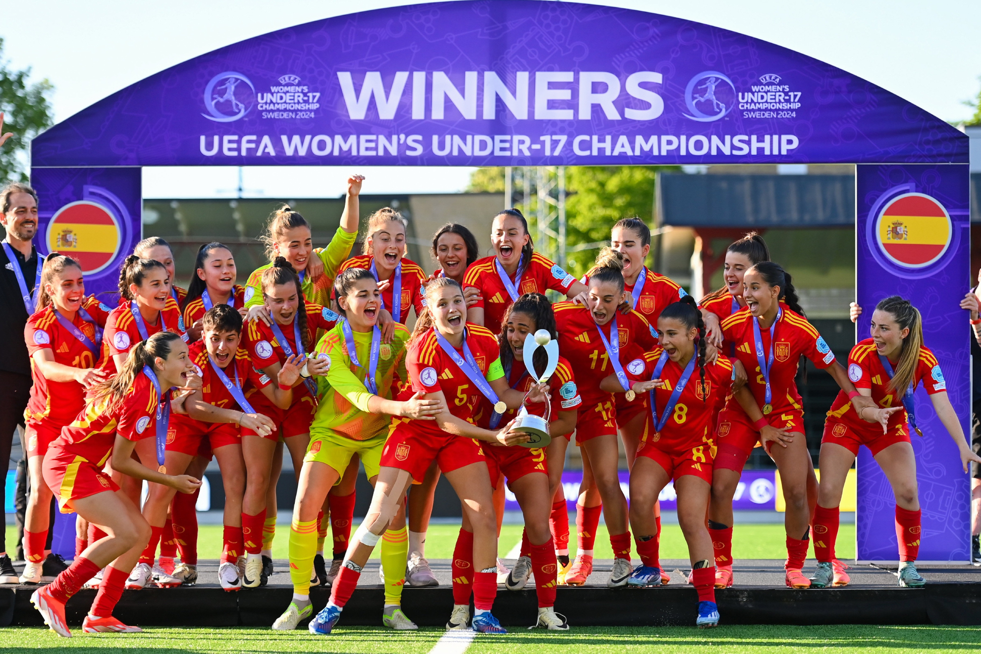 Euforia en el vestuario de Espa�a, campeonas de Europa Sub 17: Hemos sido superiores