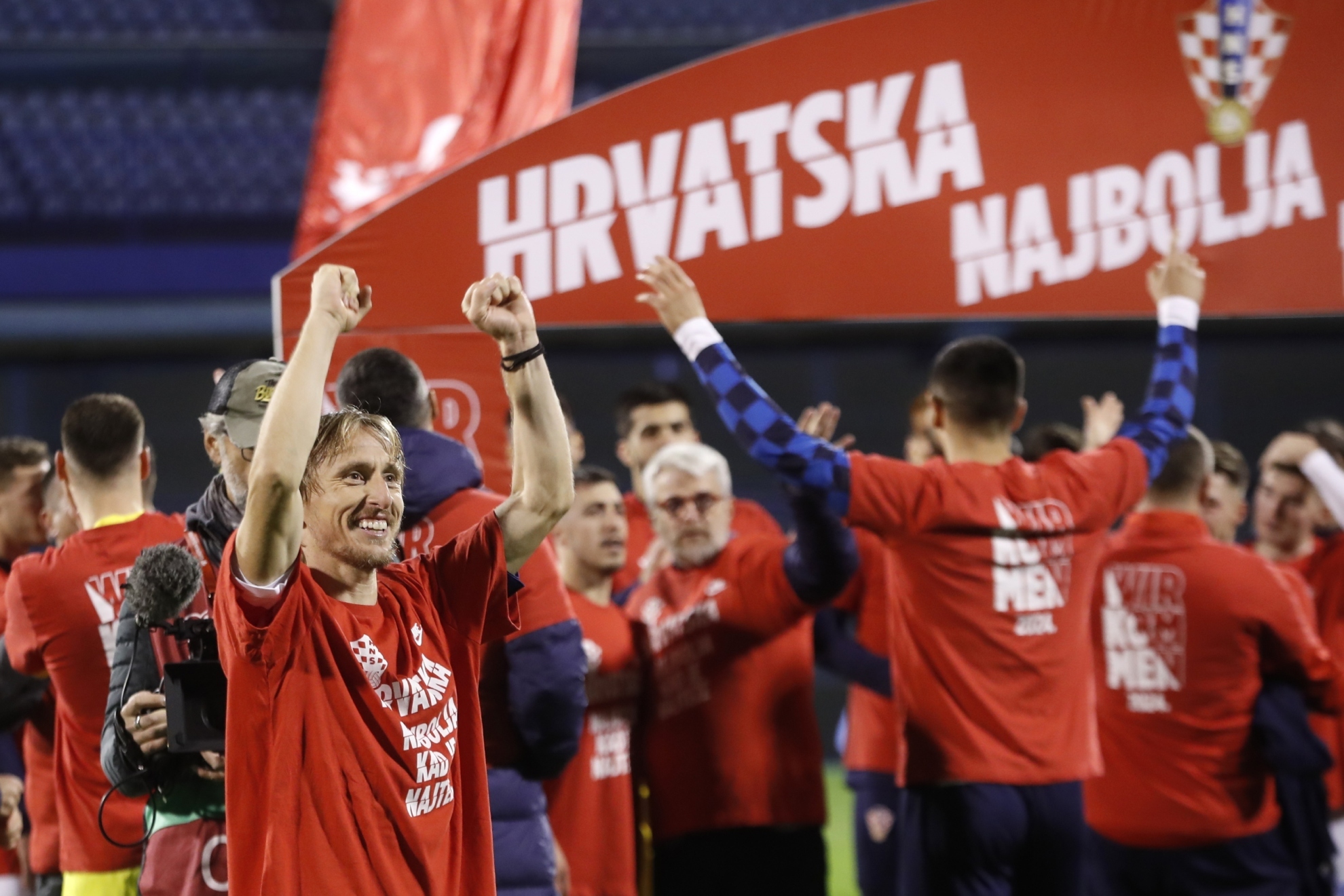 Luka Modric celebra la victoria de Croacia sobre Armenia.