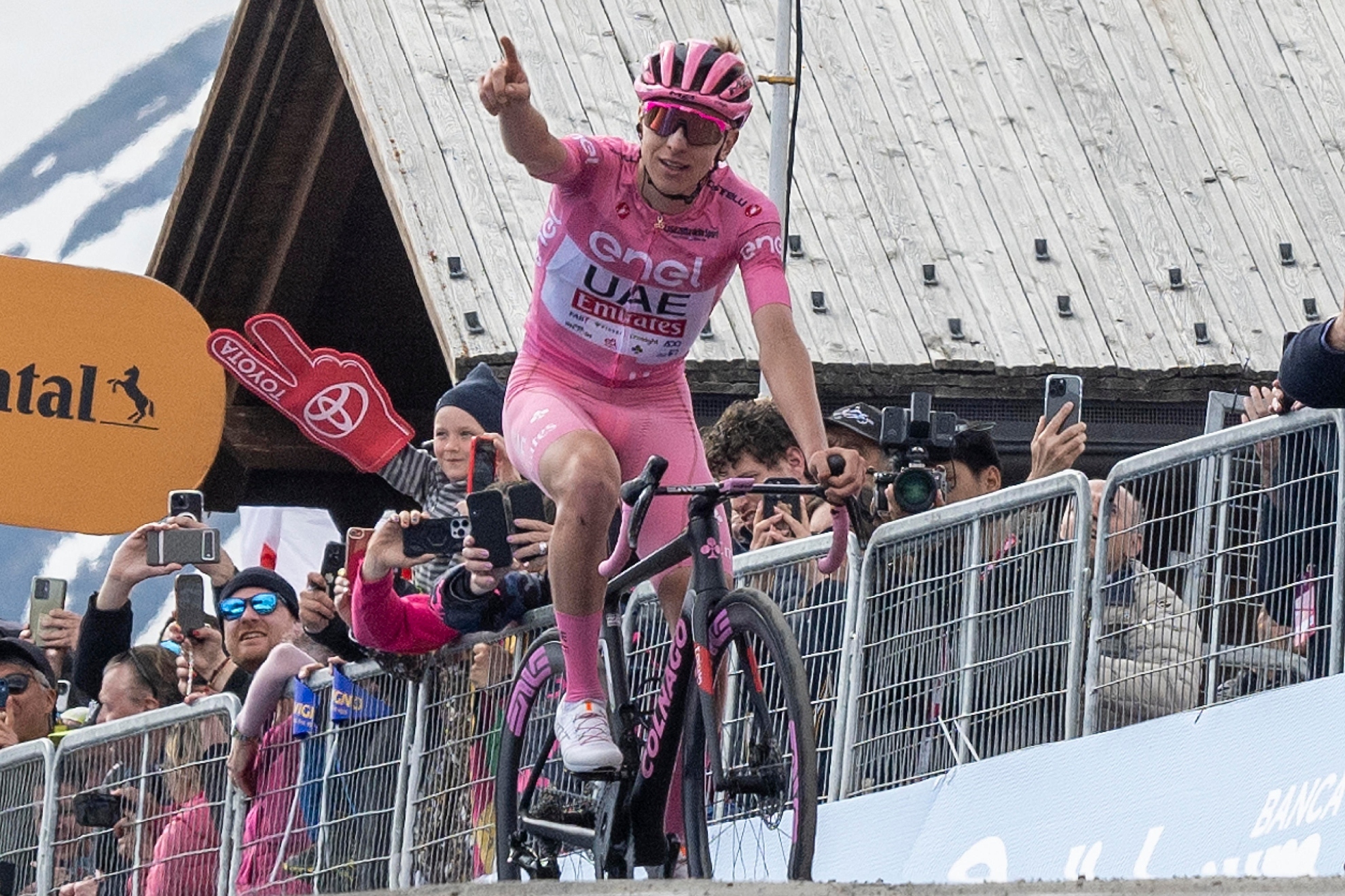 Poga�ar, tras su exhibici�n en la etapa reina del Giro