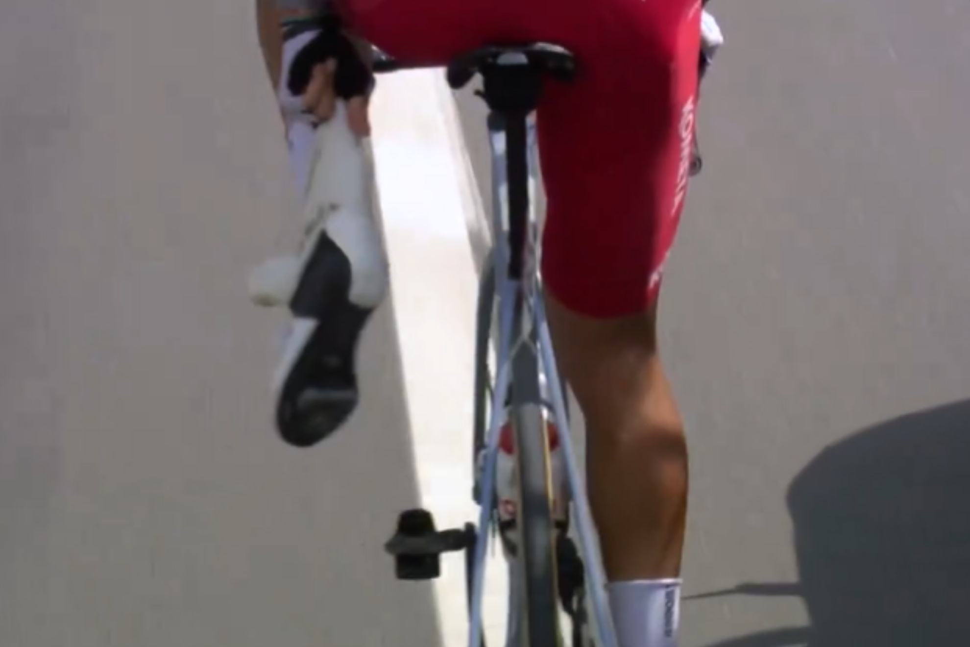 No intenten imitarlo: hombre vs calcet�n, el v�deo viral del Giro