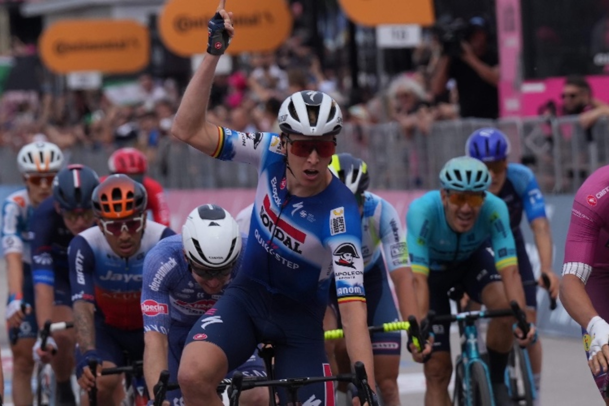 Merlier hace doblete en el �ltimo d�a tranquilo del Giro: toca monta�a hasta Roma