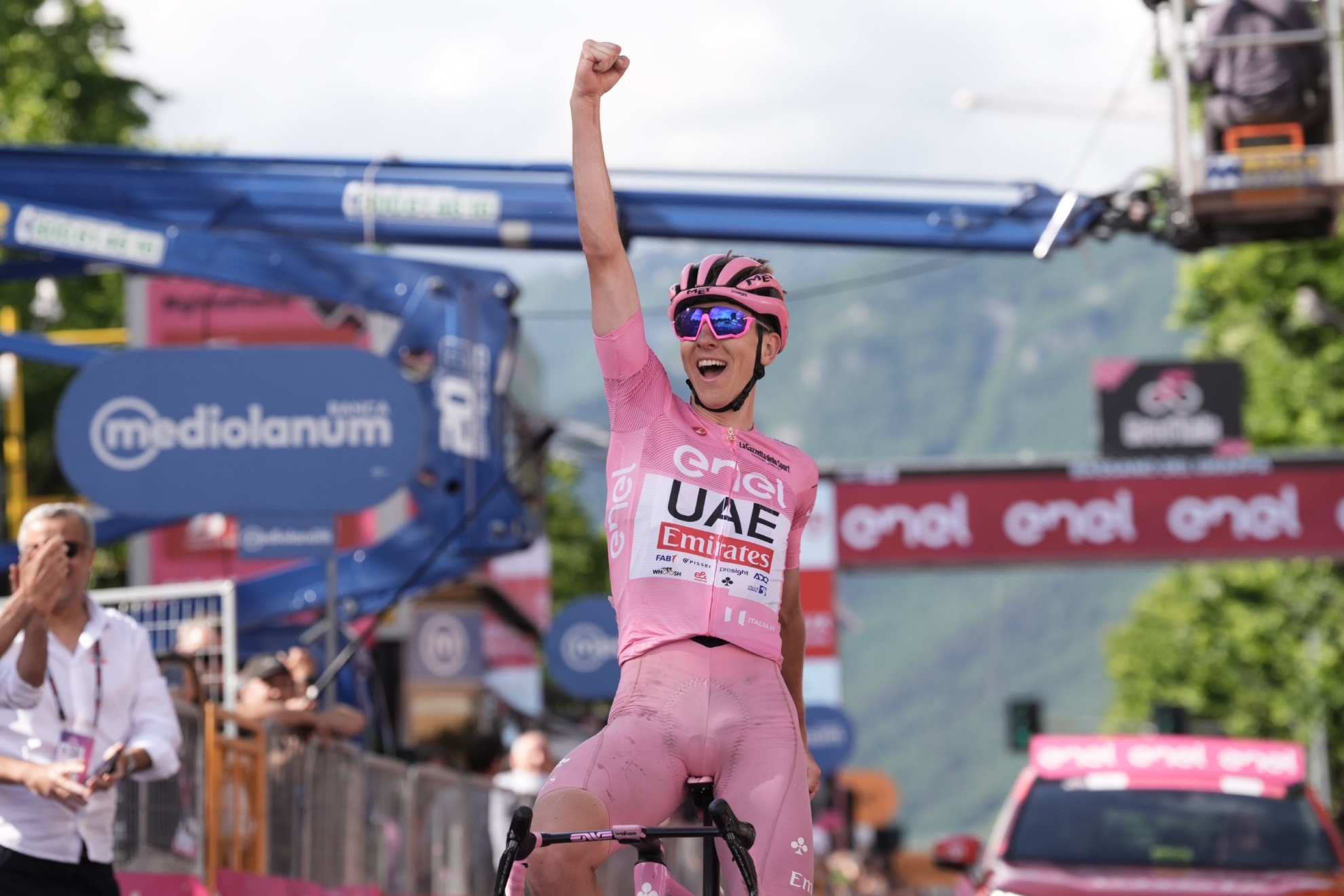 Tadej Pogacar paga la �ltima ronda de Grappa: ganador virtual de un Giro de Italia que ha gobernado de inicio a fin