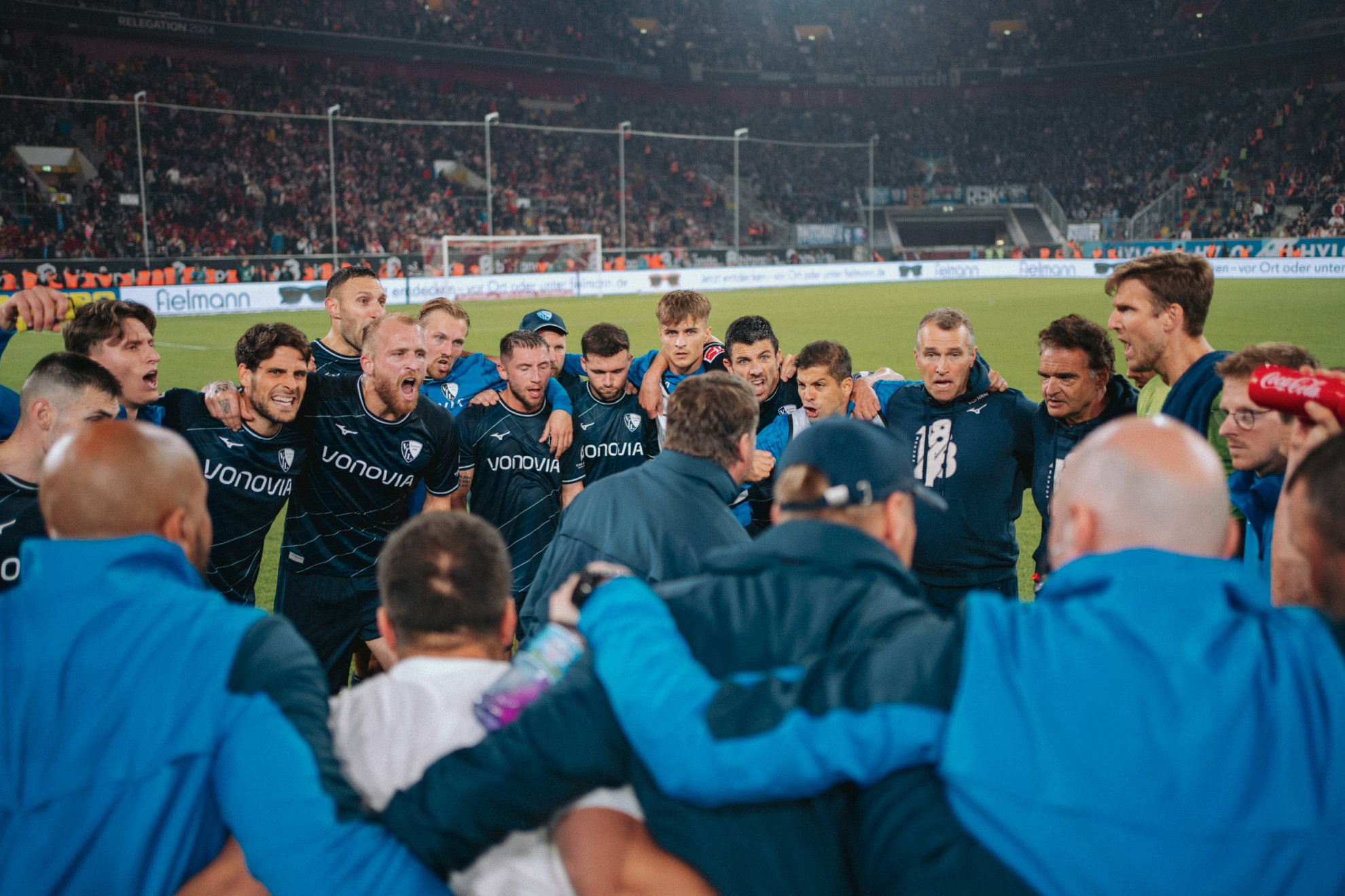 Los jugadores del Bochum, antes de los penaltis.