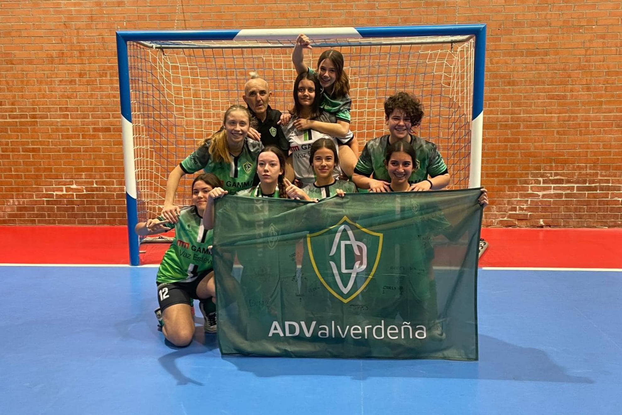 Las cadetes de la  cacere�a A. D. Valverde�a (Valverde de Fresno) representar�n a Extremadura en Sub 16