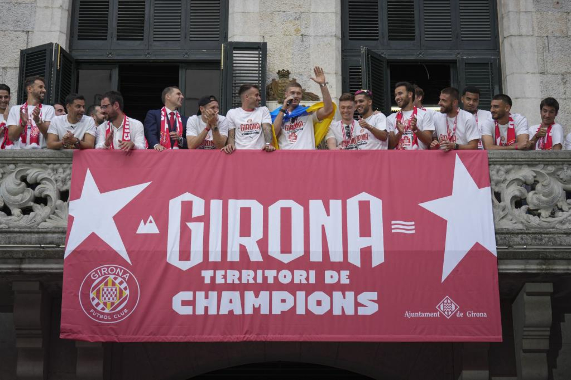 Los jugadores del Girona celebrando su clasificaci�n a la Champions.